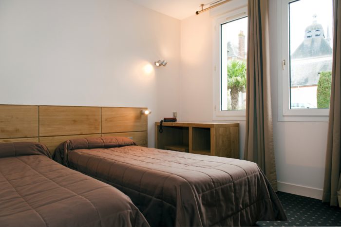 chambre double avec lit simple