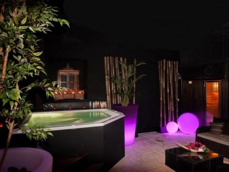 Lounge and Spa_jacuzzi