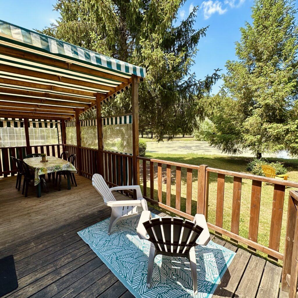 Terrasse chalet La Perche. Crédit photo : L2E/UP