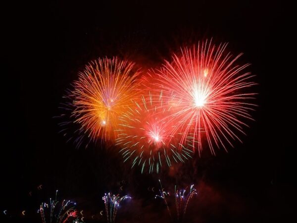 Feu d'artifice Dampierre en Burly. Crédit photo : PIXABAY