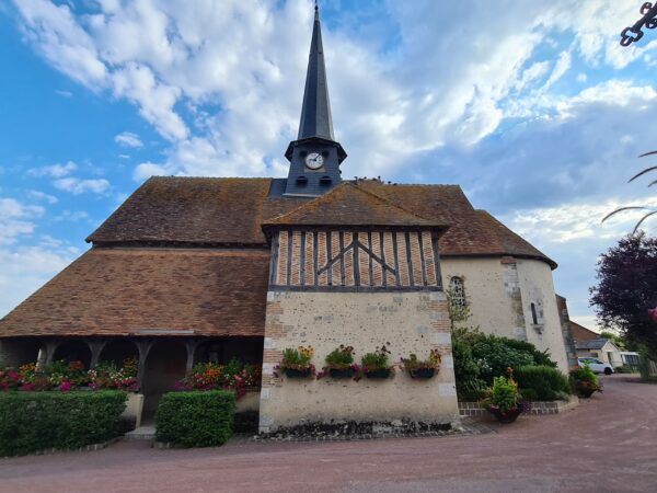 Isdes église. Crédit photo : CC VAL DE SULLY