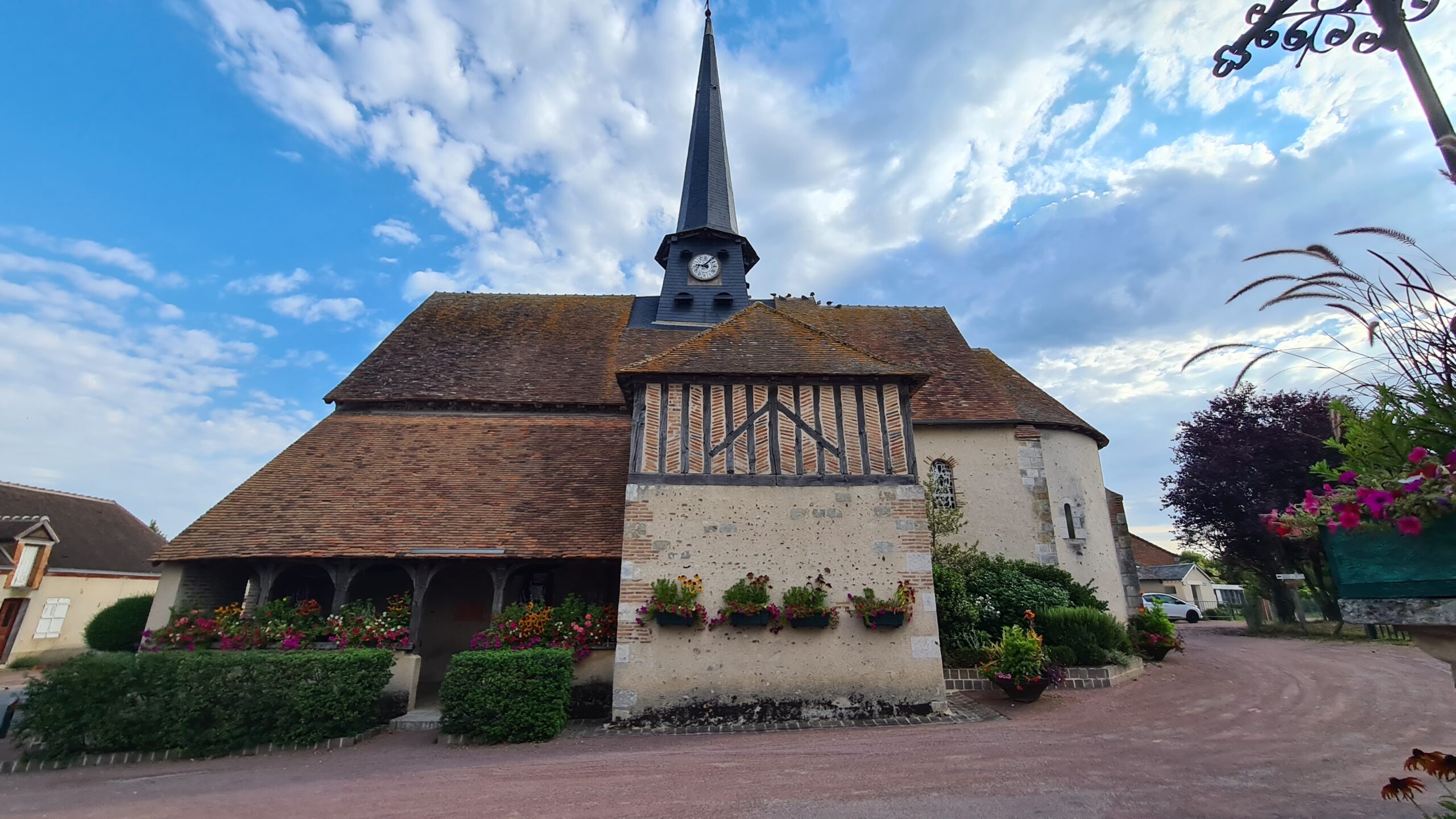 Isdes église. Crédit photo : CC VAL DE SULLY