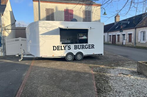 419201778_887865433338548_8622611157532065079_n. Crédit photo : Dely's Burger