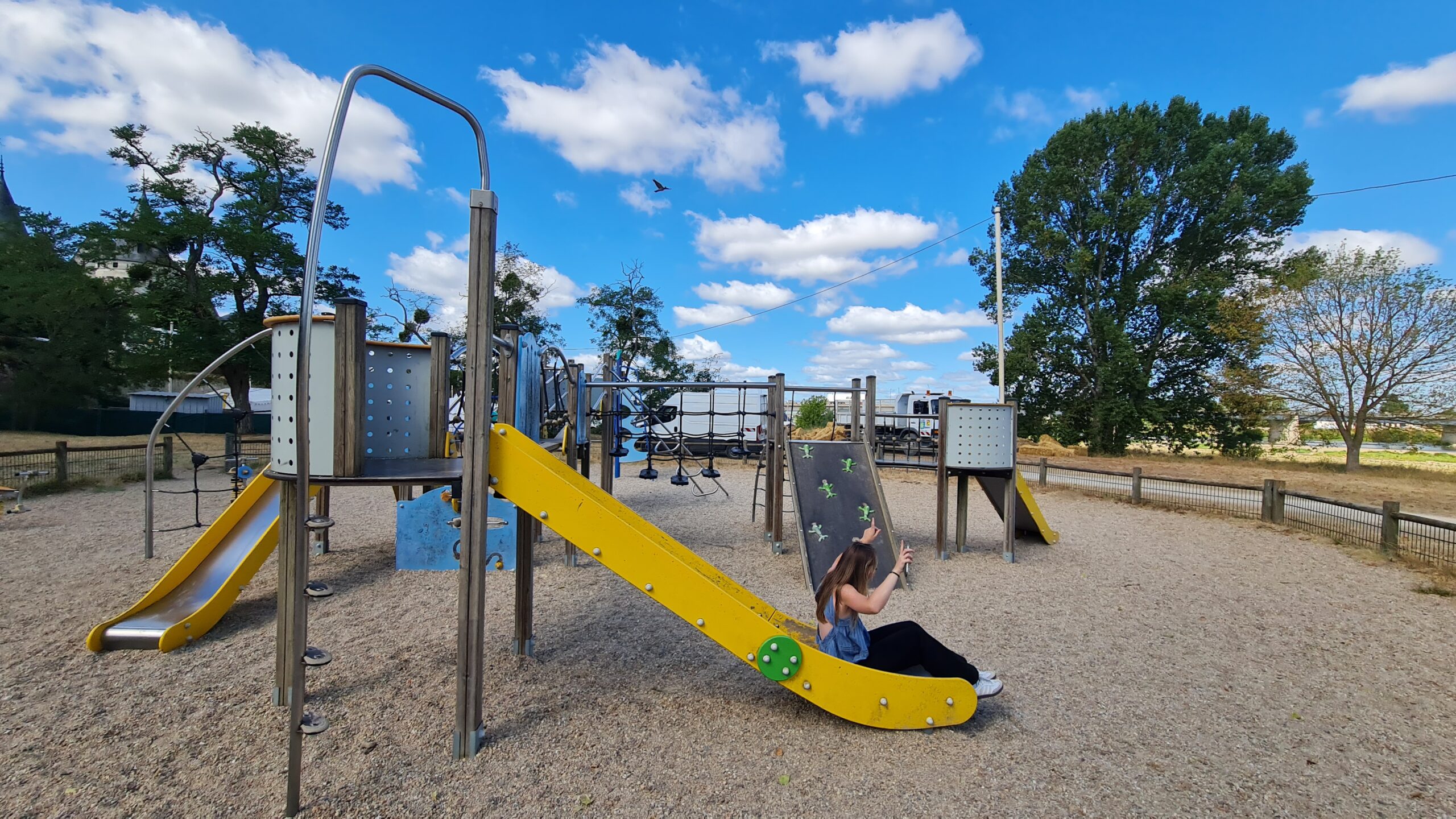 Aire de jeux Sully sur Loire. Crédit photo : OTVDS
