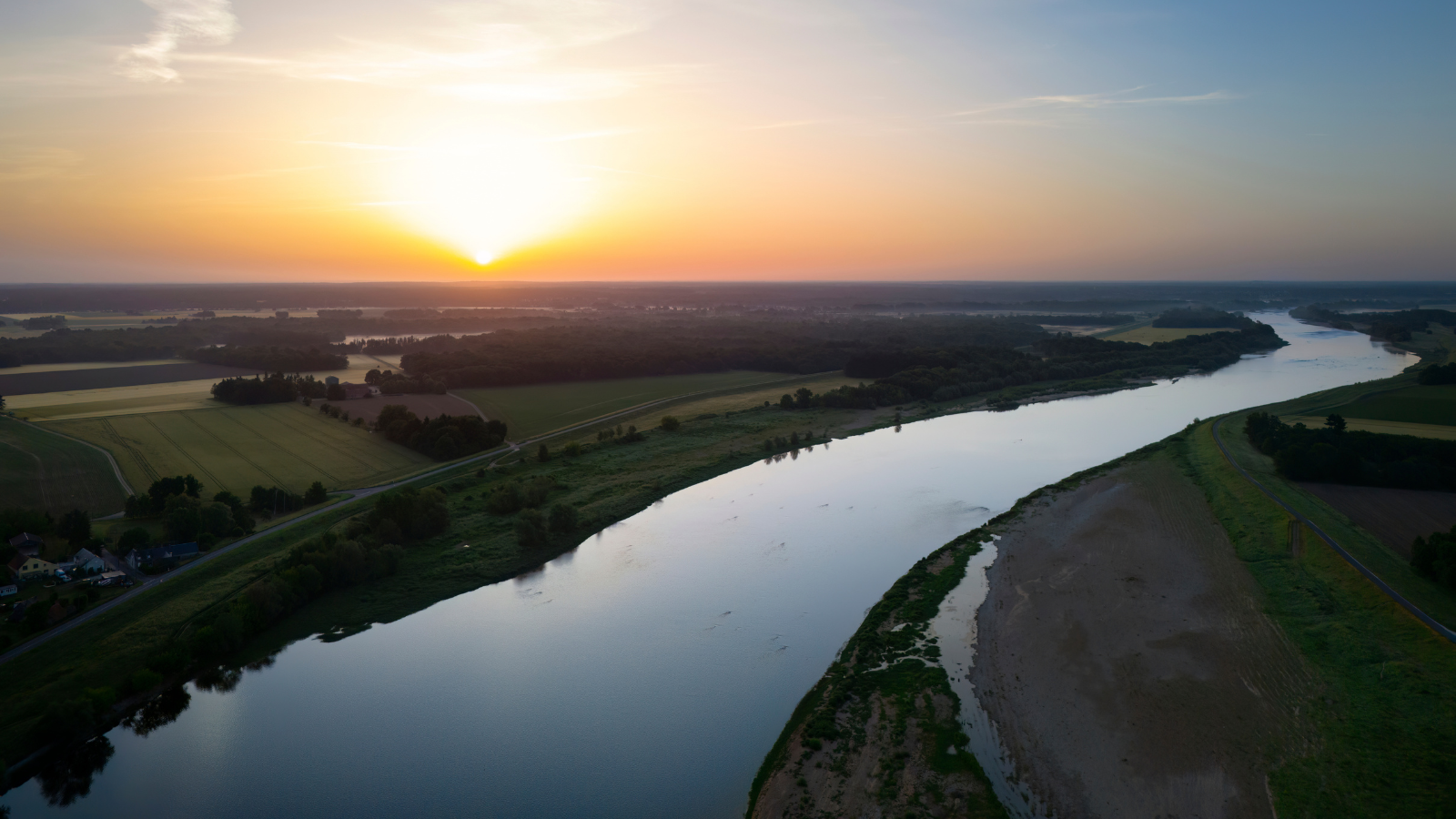 Tourisme Loiret - Val de Sully - Mai 2026 - ©Cyril MoutyDJI_20260529060926_0486_D- LA Loire