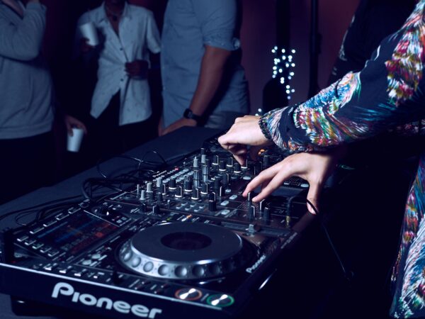 DJ. Crédit photo : Pexels