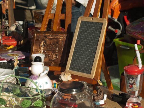 Brocante. Crédit photo : Pixabay