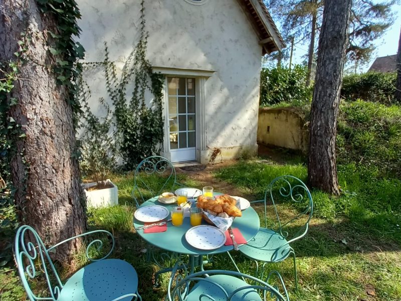 Maisonnette petit dej dehors. Crédit photo : Natacha Crnjanski