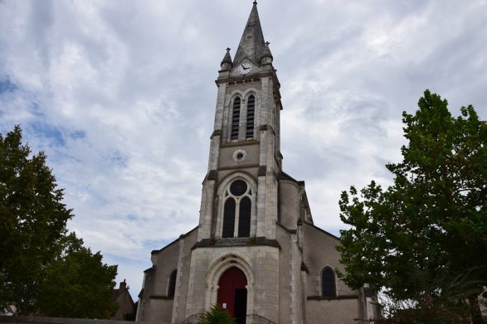 Dampierre en Burly - Église