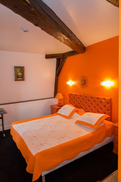 Hôtel Henri IV chambre orange